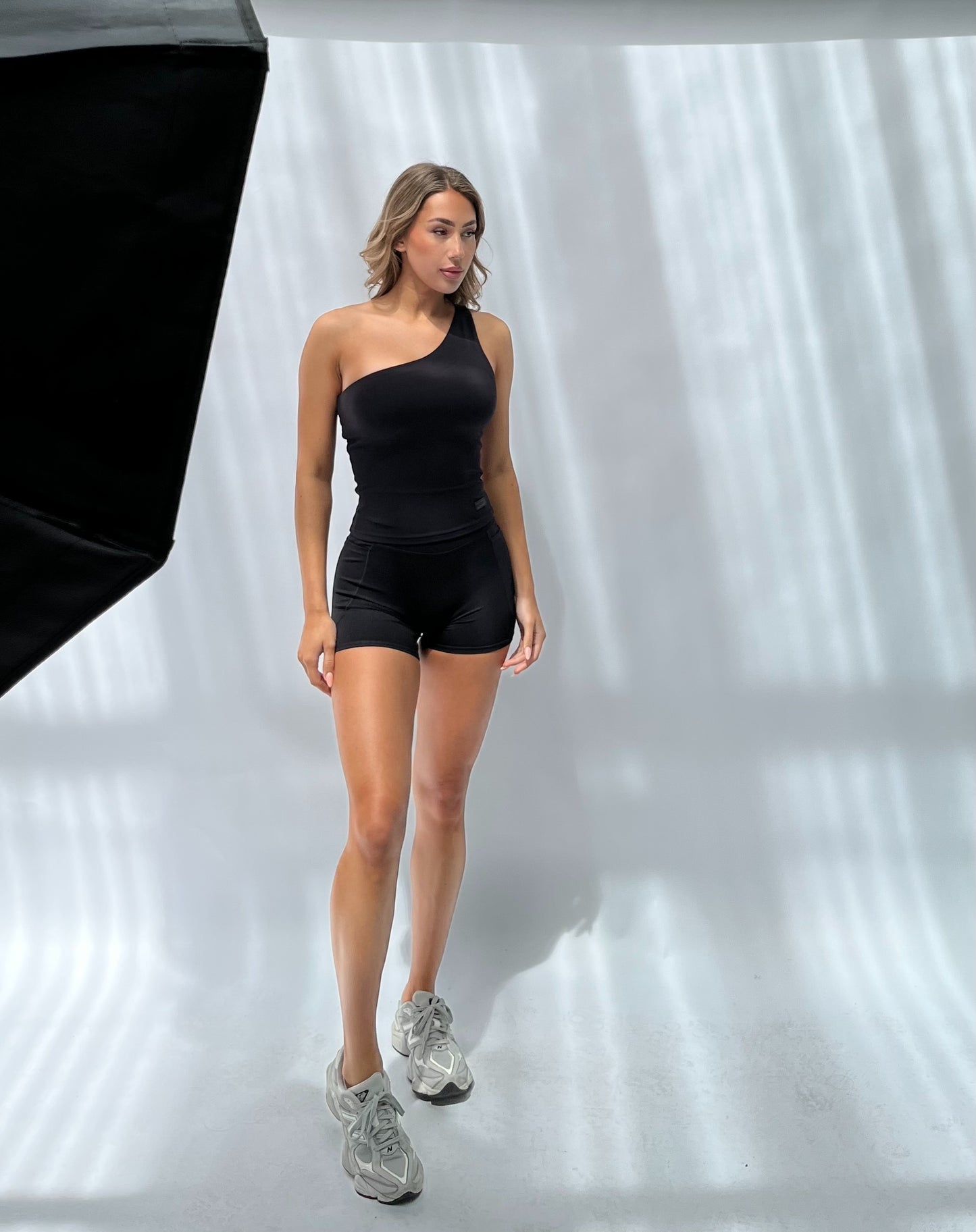 Pia Side Shoulder Tank - Black