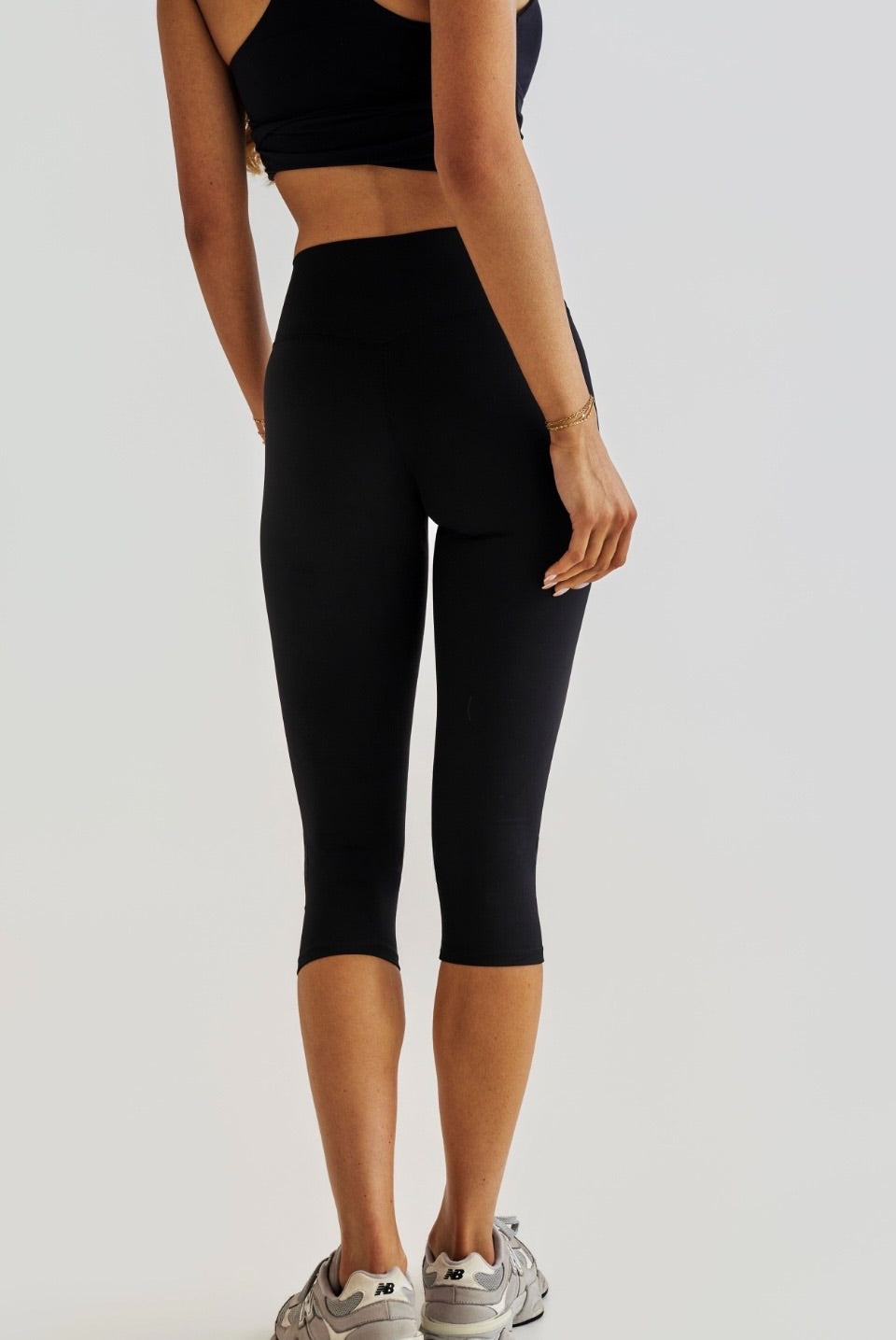 Cassie Capri - Black